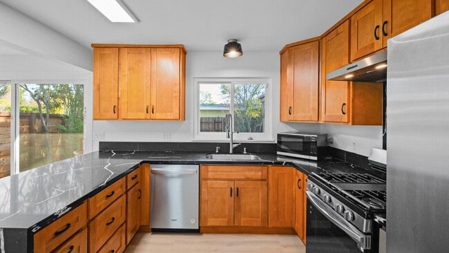 Building Photo - 5 Ormond Ct