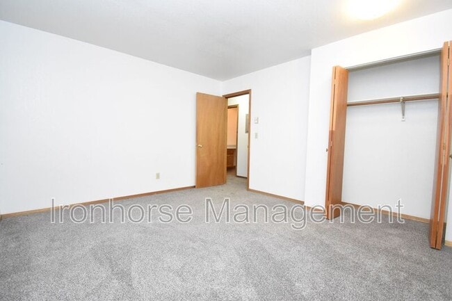 Building Photo - 519 S 15th Ave