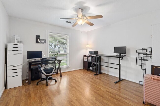 Building Photo - 5842 Silver Frst Dr