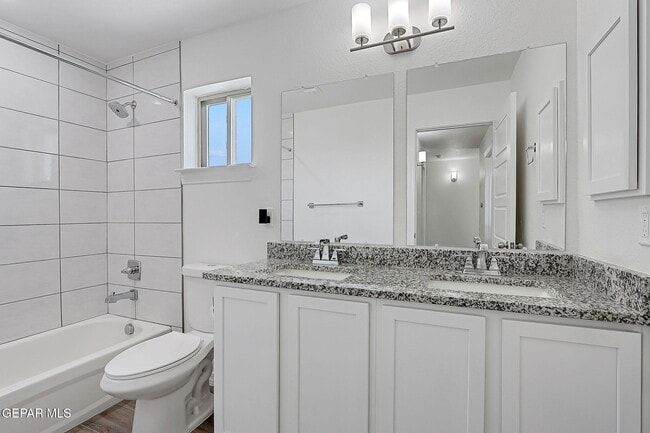 Building Photo - 12816 Linstead Ave