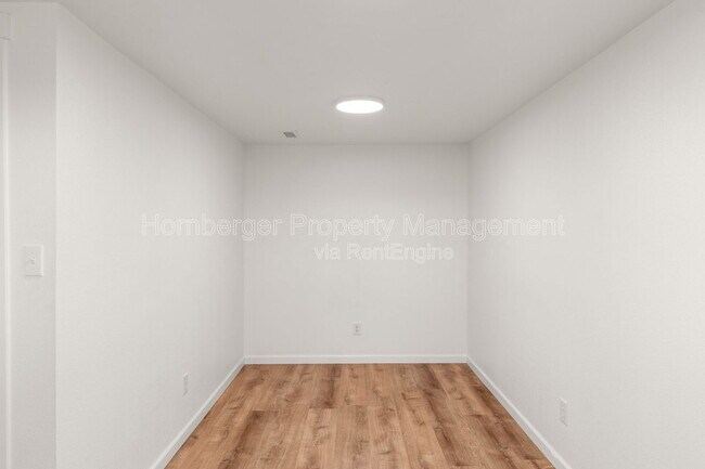 Building Photo - 6950 N Crestline St