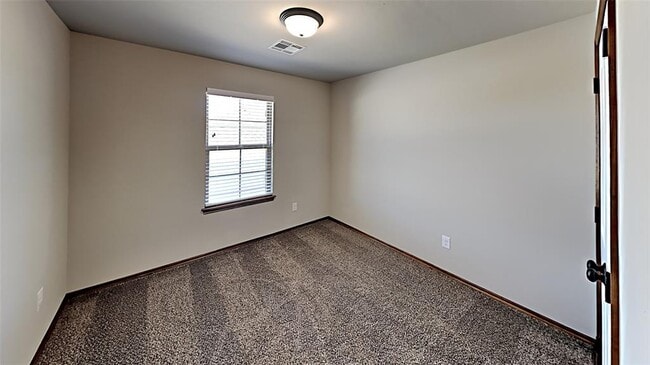 Building Photo - 14301 Peach Tree Dr