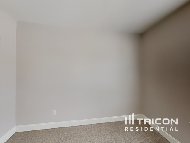 Building Photo - 1007 Frst Wy Ct