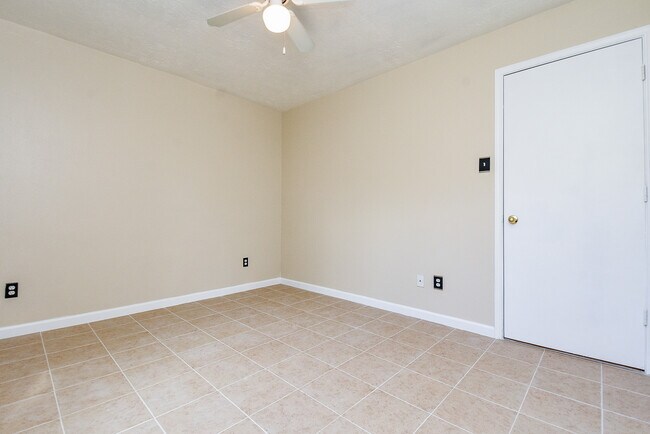 Building Photo - 11102 Kentington Oak Dr