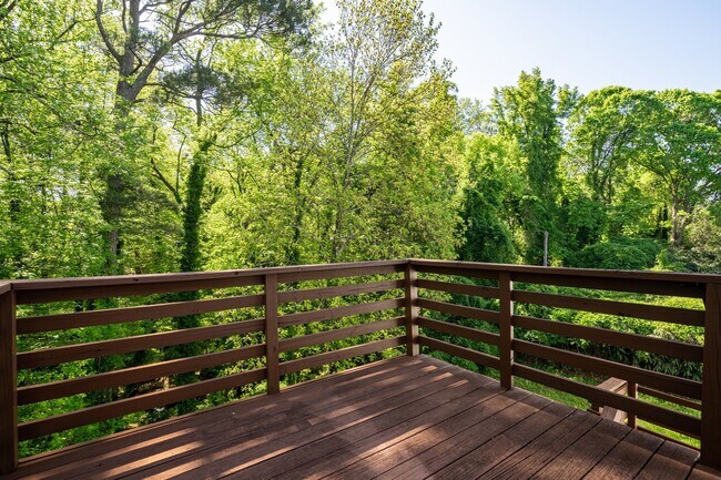 Building Photo - Stunningly renovated 4 bedroom 3 bathroom ...