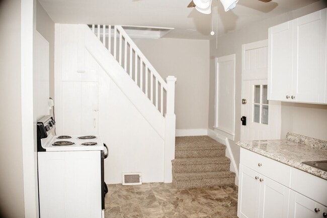 Building Photo - 145 Race St