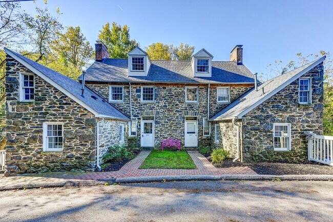 Building Photo - 802 Oella Ave