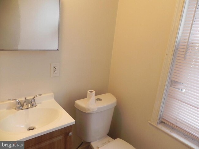 Building Photo - 319 W 28th St