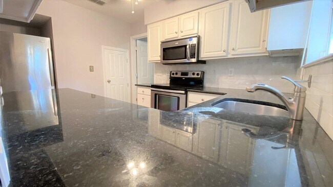 Building Photo - 3216 Castle Ct
