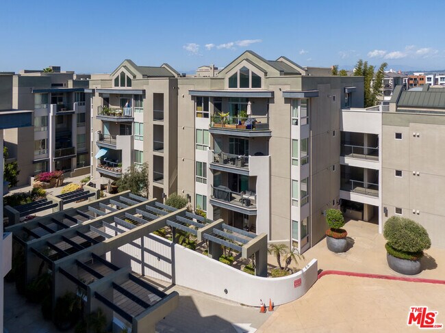 Building Photo - 13044 Pacific Promenade