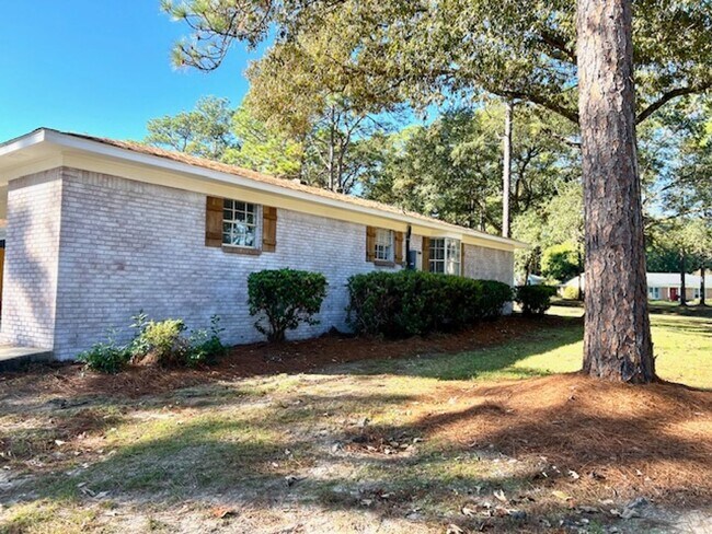 Building Photo - Corner lot in Huntleigh Woods
