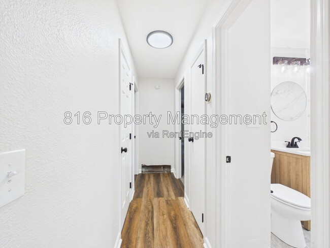 Building Photo - 9109 E 44th St