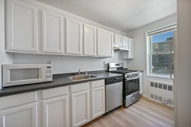 Building Photo - 39 Glenbrook Rd