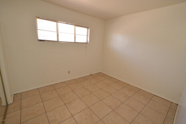 Building Photo - 4333 E Bellevue St