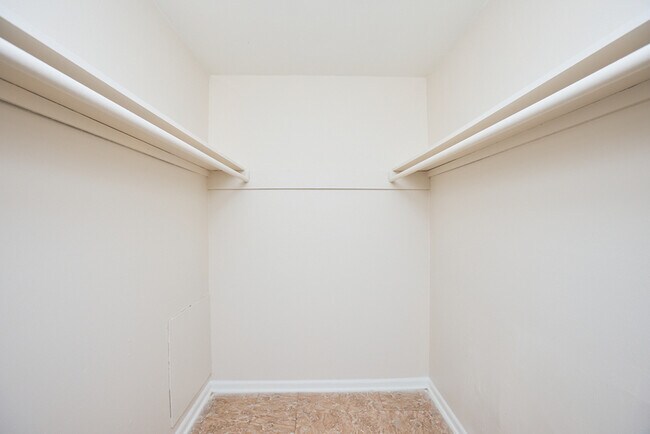 Building Photo - 2151 Lenox Rd NE