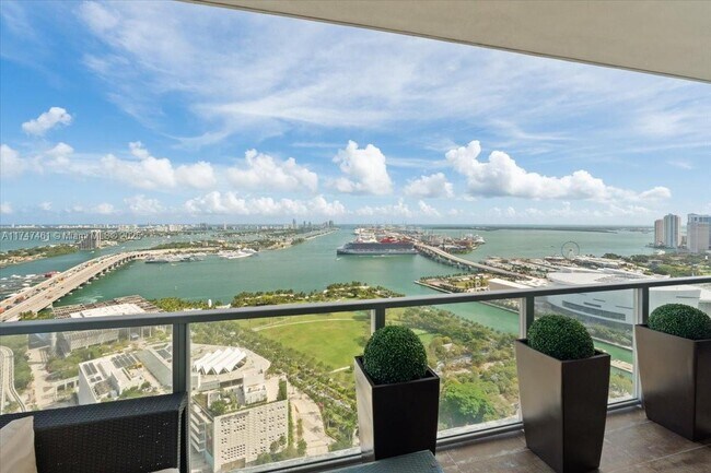 Primary Photo - 1100 Biscayne Blvd