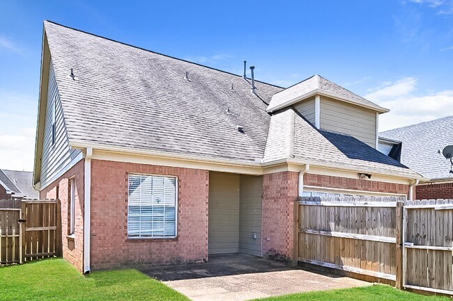 Building Photo - 8672 Overcup Oaks Dr