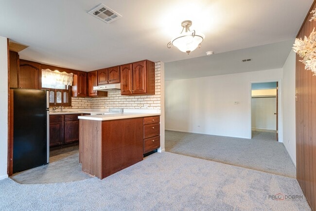 Building Photo - 443 N Main St