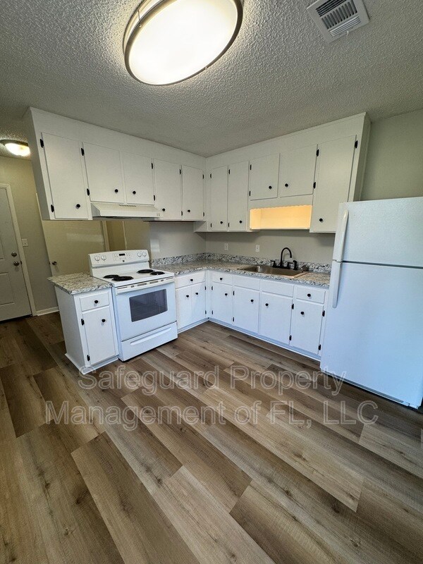 Building Photo - 1116 Winton Ave