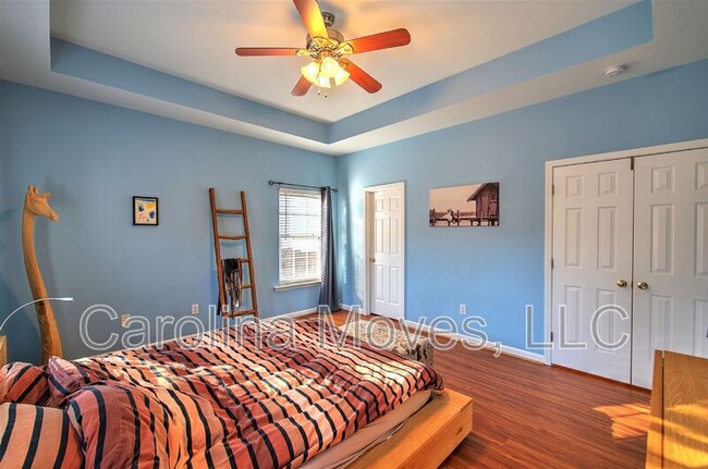 Building Photo - 512 S Orchard Farms Ave