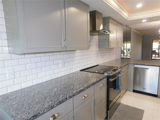 Building Photo - 1843 Golf View Dr