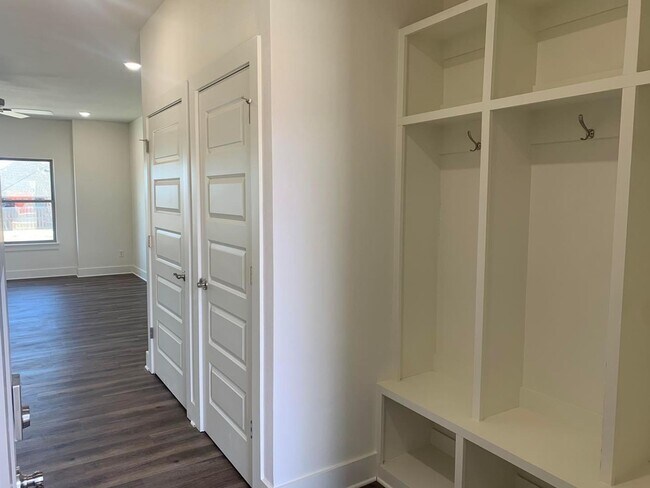 Building Photo - The Summit at Been Road Villas 3 Bed, 2.5 ...