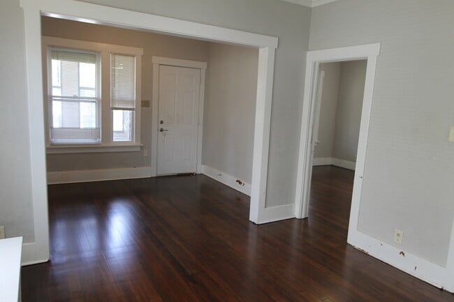 Building Photo - 2 plus Bedroom Home near Henry Doorly Zoo! Pet Friendly! Zero Deposit * ask for details