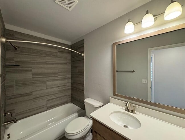Building Photo - 18305 Autumn Grv Ct