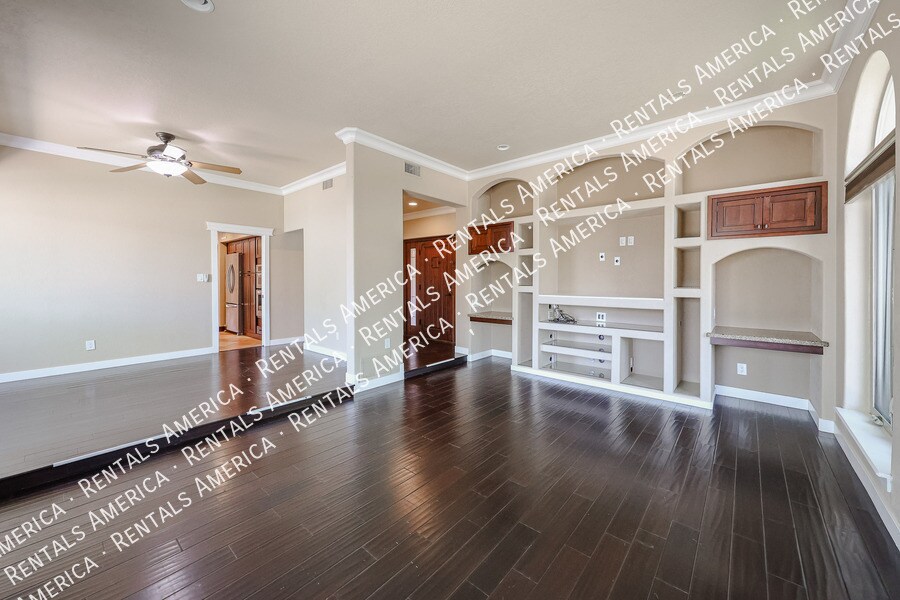 Building Photo - 15811 E Richwood Ave
