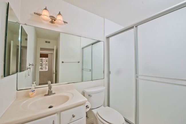 Building Photo - Briarcliffe Townhouse Updated Inside and Out