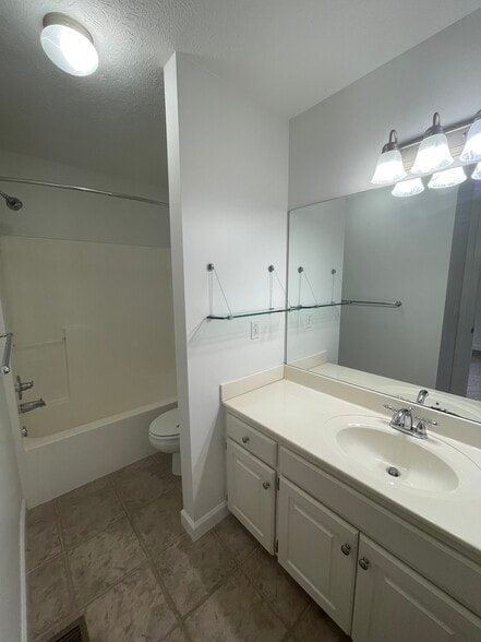 Primary Bath upstairs - 2901 Harris Dr