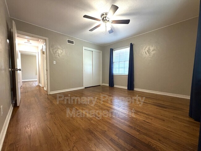 Building Photo - 1722 Mattern Dr