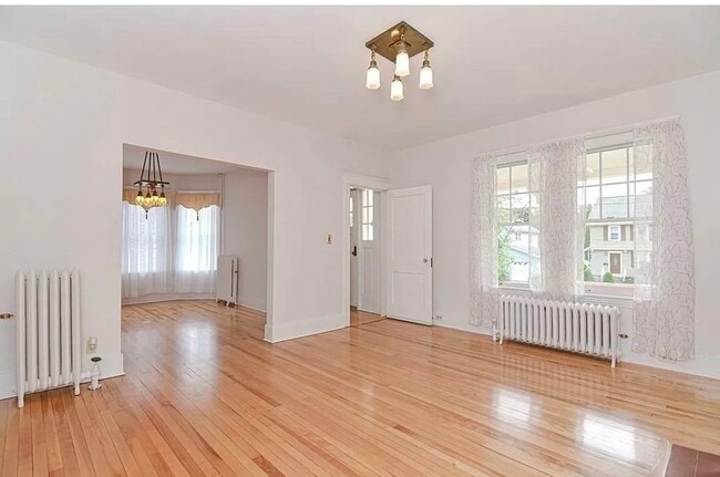 Building Photo - 185 June St