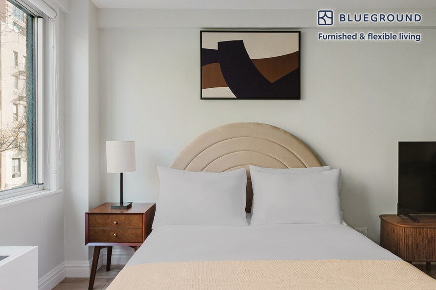 Building Photo - 340 E 51st St