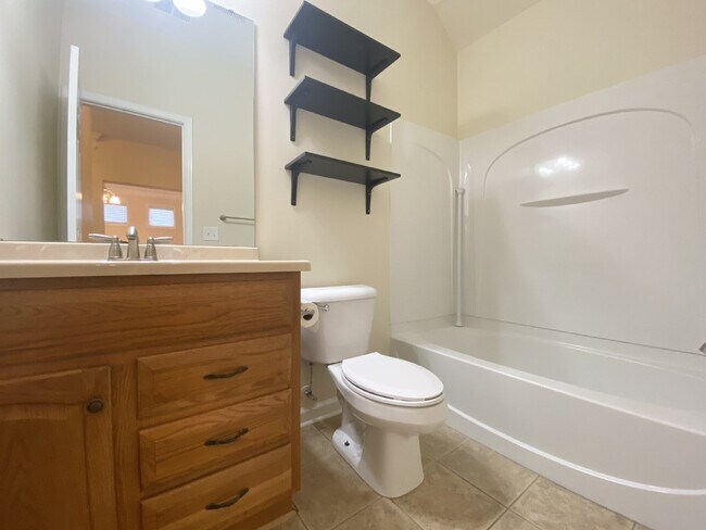 Building Photo - Charming Four-Bedroom Home in Bluffton wit...