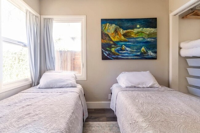 Building Photo - Renovated Two Bedroom West Napa Bungalow