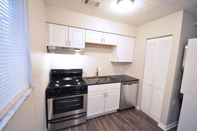 Building Photo - 1332 Courtland Ave