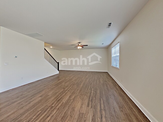 Building Photo - 433 Charity Ln