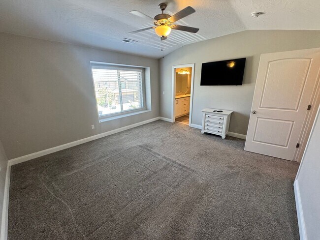 Building Photo - Blackhawk Townhome! Incredible Amenities!!