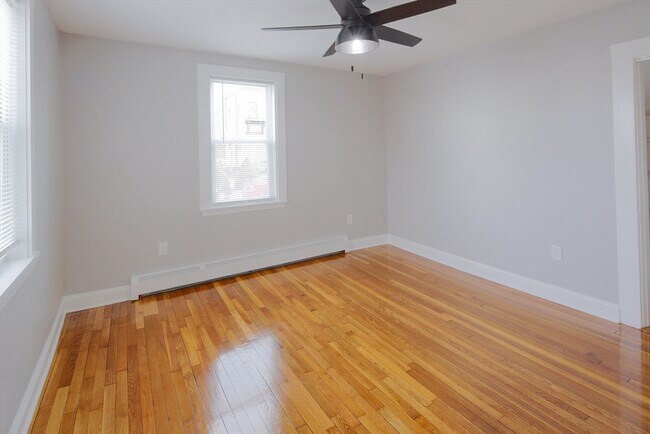 Building Photo - 259 Calvary St