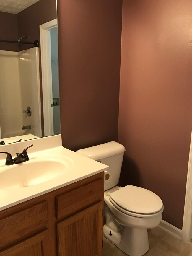 Building Photo - 881 Gerardi Rd