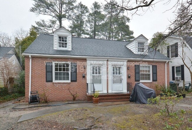 Building Photo - 2602 Vineyard St