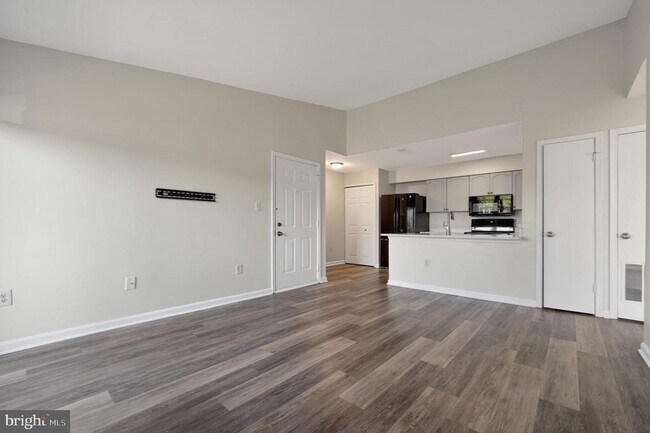 Building Photo - 8610 Beekman Pl