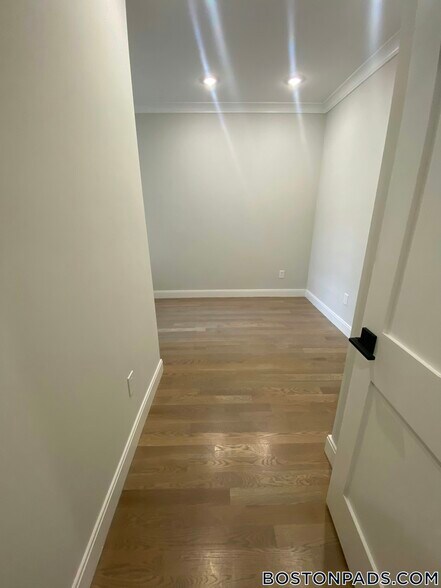 Building Photo - 47 Englewood Ave