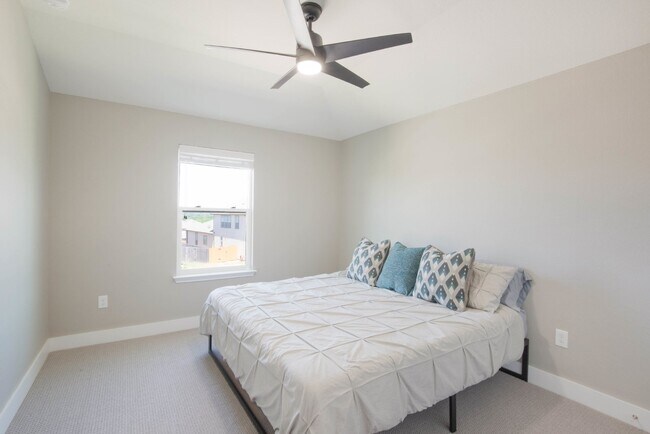 Building Photo - Spacious Home in Easton Park / McKinney Falls