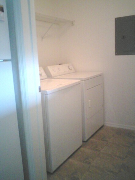 Laundry room - 5934 Brickleberry Ln