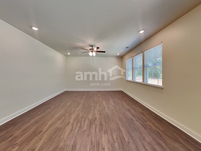 Building Photo - 2022 Windsor Park Ave