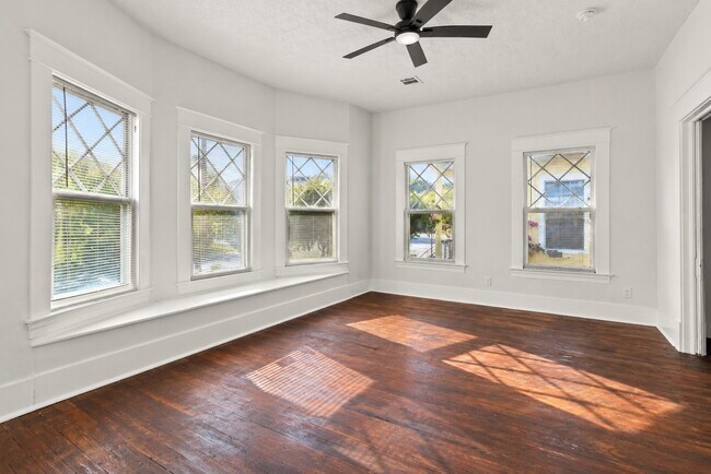 Building Photo - 2006 31st St