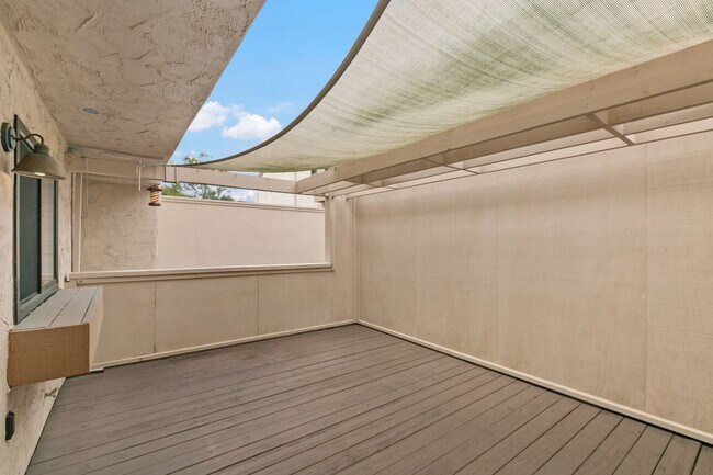 Building Photo - Woodlands South - La Jolla Townhome