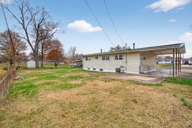 Building Photo - 2 Canary Ct